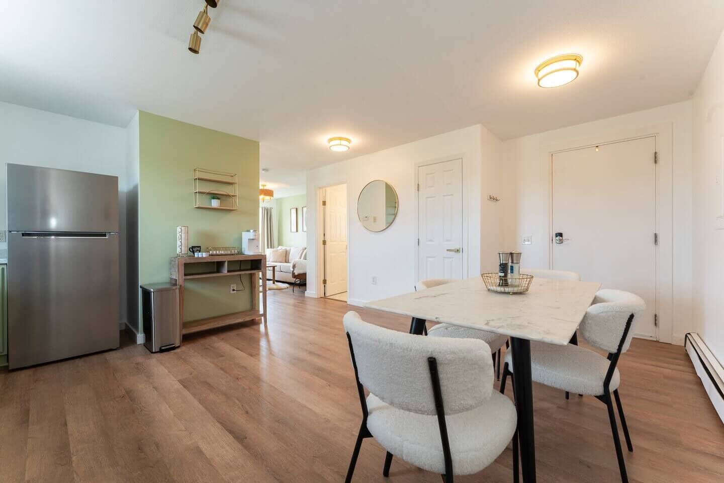 Lovely Condo8_converted